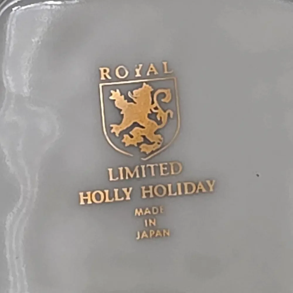 Royal Limited Holly Holiday Pierced Bowl 7